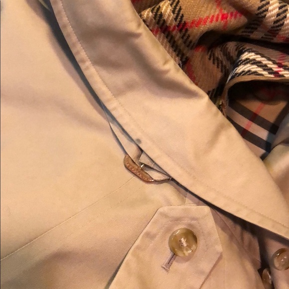 Vintage Burberry trench coat - Picture 6 of 6